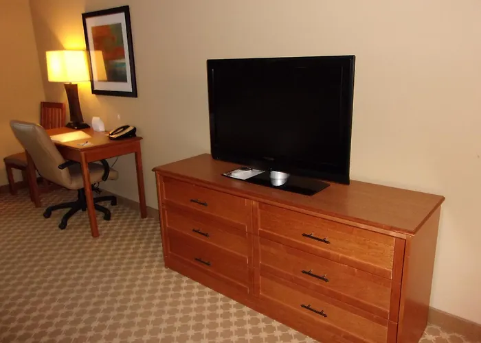 Express & Chicago West By Ihg 3*
