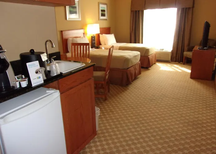 Express & Chicago West By Ihg Hotel