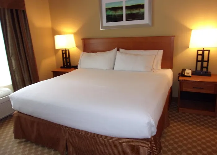Express & Chicago West By Ihg