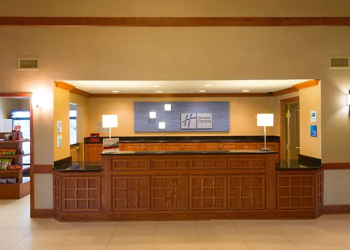 Express & Chicago West By Ihg Hotel Roselle
