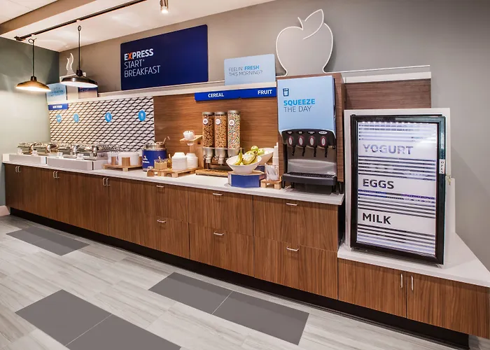 Express & Chicago West By Ihg 3*