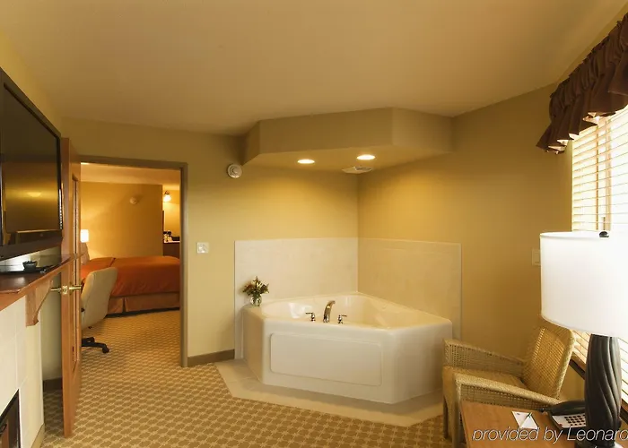 Hotel Express & Chicago West By Ihg 3*